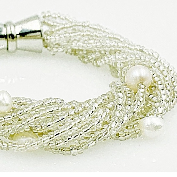 Luxe Pearl Bracelet - Picture 3 of 3